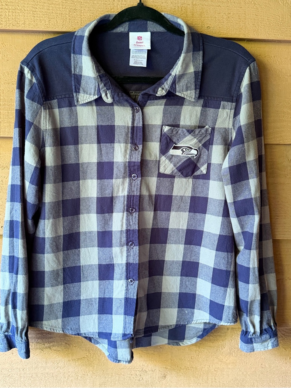 NFL Teens Apparel Seattle Seahawks Plaid Flannel Button Up Shirt XL 15/17